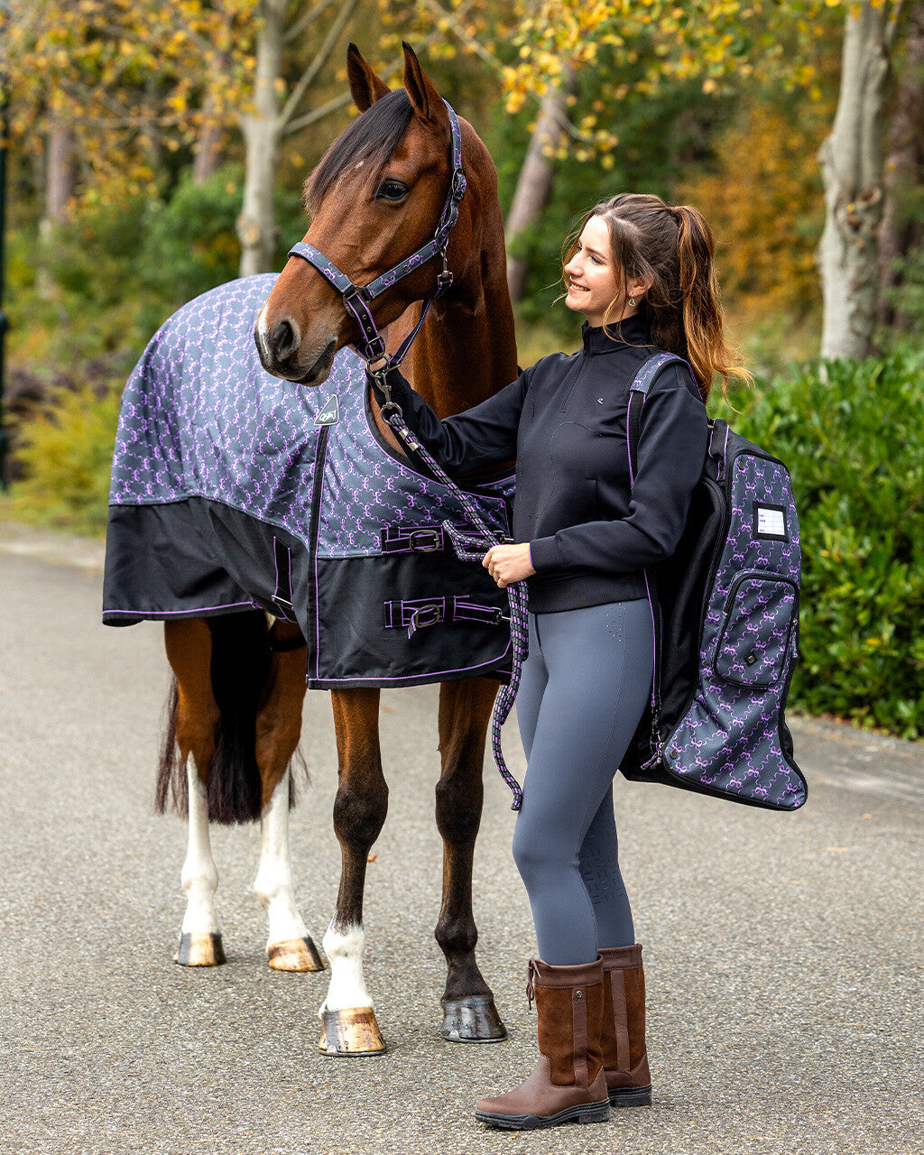 Head collar set with turnout collection