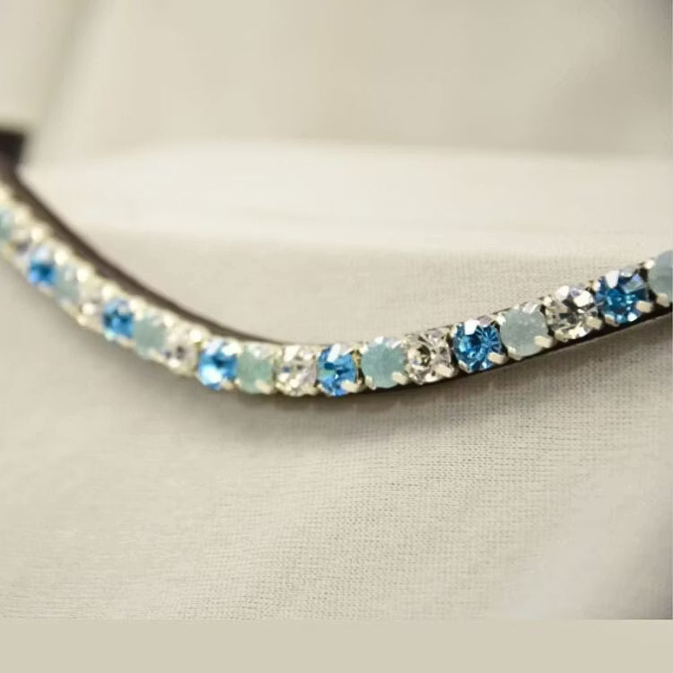 brunt pannband blå vit strass
